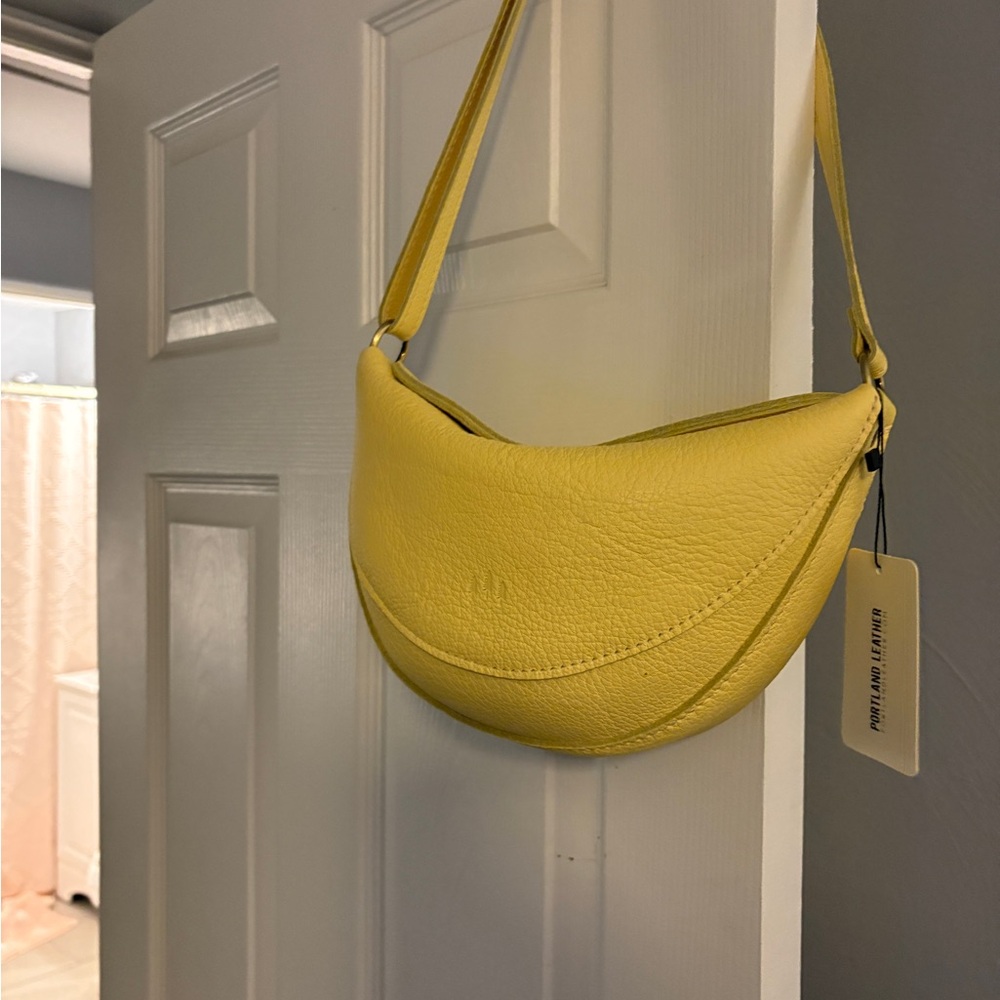 Portland Leather Koala sling bag medium - Picture 5 of 13